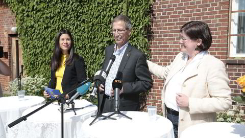 Presentasjon av avtalen på en pressekonferanse på Majorstuen stasjon, østgående perrong mandag. Vegdirektør Terje Moe Gustavsen, fylkesordfører i Akershus, Anette Solli (H) og byråd for miljø og samferdsel Lan Marie Nguyen Berg (MDG), Oslo Kommune. Foto: Lise Åserud /