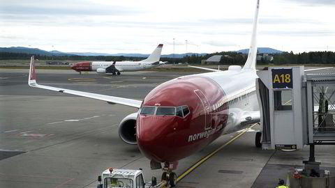 Flyselskapet Norwegian har kansellert flere ferieflyvninger fra de største flyplassene i Norge lørdag