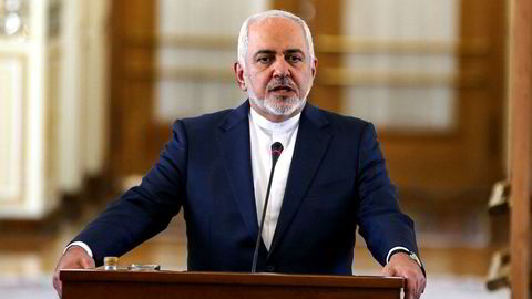 Irans utenriksminister Mohammad Javad Zarif retter kraftig skyts mot USA og landets allierte i Midtøsten.