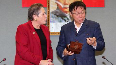 TABBE: Den britiske transportministeren Susan Kramer brøt kinesisk kulturtabu da hun ga den nye borgermesteren i Taipei en klokke under et besøk på Taiwan. Foto: AFP photo/NTB scanpix