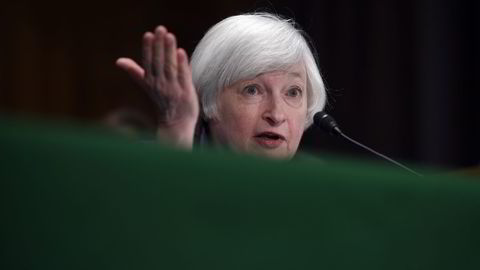 OPP? Markedet er splittet i troen på at sentralbanksjef Janet Yellen i Federal Reserve vil øke renten denne uken. Det påvirker den amerikanske dollaren. Foto: