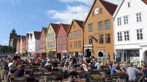 I BERGEN. Her er det berre å ropa i skogen, og du skal få svar. Det er i Bergen det skjer, skiver artikkelforfatterne. Foto: Paul Kleiven /