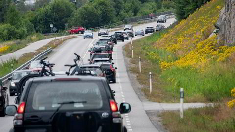 Mange svinger på svenske veier er feilkonstruert. Bildet viser veien inn til Strømstad.