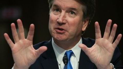 Brett Kavanaugh er president Donald Trumps utvalgte som ny høyesterettsdommer. Nå må han svare for overgrepsanklager som skal ha skjedd på 80-tallet. Flere senatorer ønsker derfor å utsette den endelige avstemmingen i senatet om godkjenningen av Kavanaugh.