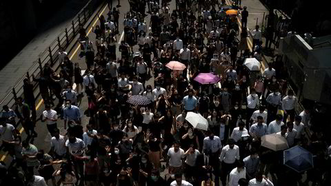 Onsdag demonstrerer igjen tusenvis av mennesker i Hongkong etter at en demonstrant for første gang ble skutt av politiet siden demonstrasjonene startet.