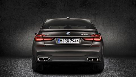 Ny toppmodell fra BMW: M760Li xDrive betyr 12 sylindere og firehjulsdrift og en vanvittig akselerasjon. Alle foto: BMW