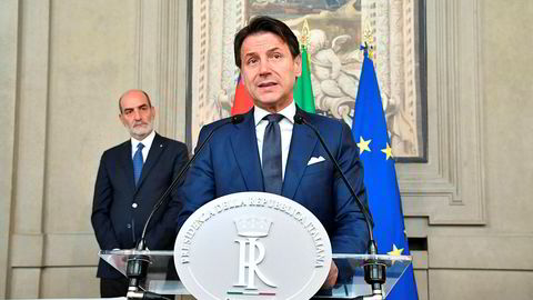 Til tross for krevende regjeringsforhandlinger varsler Giuseppe Conte at han vil være klar med en ny regjering i Italia innen onsdag.