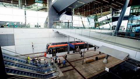 Ny kontrakt om å drive Bybanen i Bergen skaper strid. Her fra banens arm til ny terminal på Flesland flyplass.