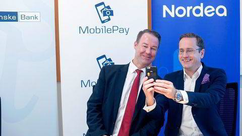 Danske Banks norgessjef Trond F. Mellingsæter (til venstre) og Nordea norgessjef Snorre Storset går sammen om betalingsløsningen MobilePay. Foto: Javad Parsa