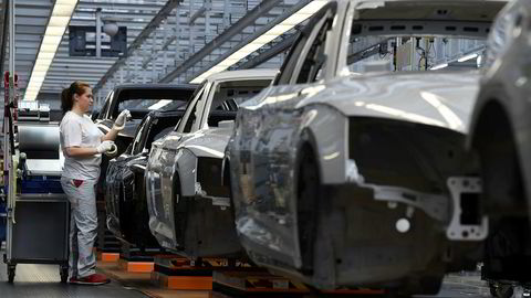 Flere indikatorer forteller om lavere fart i tysk økonomi. Dette bildet er fra produksjonslinjen i Audi-fabrikken i Ingolstadt.