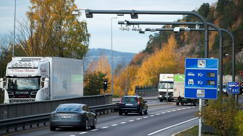 Automatisk bompengestasjon på Mosseveien inn mot Oslo.