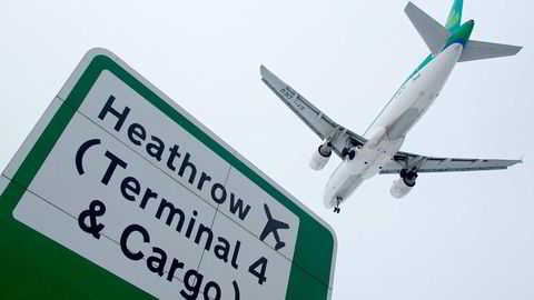 Nå blir det ingen avgjørelse før tidligst neste sommer om å bygge en tredje rullebane på Heathrow. Foto: Andrew Cowie, AFP/NTB Scanpix