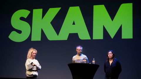 «Skam» er solgt til USA. På bildet Linda Nordheim, Byråleder i McCann – Konferansier (tv) sammen med Håkon Moslet (Redaksjonssjef for TV i NRK P3) og Marianne Furevold Boland (Prosjektleder NRK for nettdramaserien Skam).