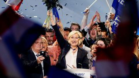 Marine Le Pen og partiet hennes Front National har lovet å melde Frankrike ut av hele eurosamarbeidet dersom hun vinner det franske valget.