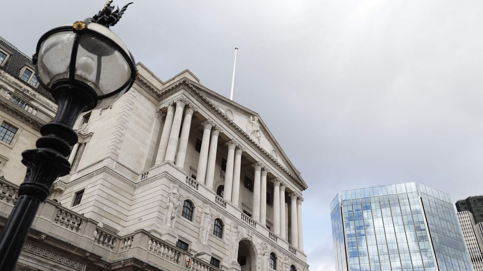 Bank of England kutter styringsrenten med 0,25 prosentpoeng