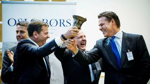 Fra bjelleseremonien da Borr Drilling gikk på børs for 12 måneder siden. Fra venstre: Bengt Neteland, Svend Anton Maier (dagens Borr-sjef), Simon Johnson (daværende toppsjef) og Rune Magnus Lundetræ.