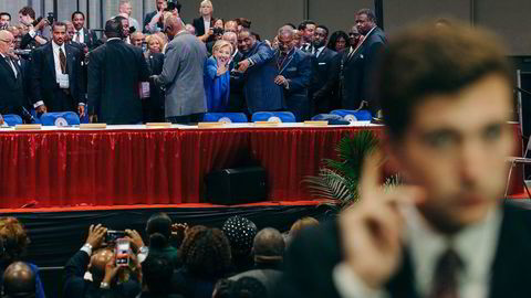 DN var på plass da en sliten Hillary Clinton talte i Kansas City sist torsdag, rett før hun fløy hjem til New York og fikk lungebetennelse-diagnose neste dag. Foto: Johannes Worsøe Berg
