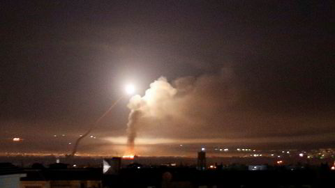 Israelske rakettangrep mot Damaskus natt til torsdag. Faren for storkrig i Midtøsten rykker nærmere.
