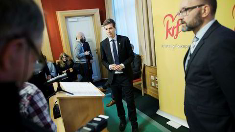 KrF-leder Knut Arild Hareide måtte onsdag finne ut hva partiet skal foreta seg i budsjettforhandlingene når støtteparti-kollega Venstre har brutt forhandlingene.