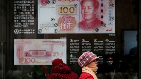 Det amerikanske finansdepartementet gjentar i en ny rapport påstandene om at den svake kinesiske valutaen bidrar til å øke det amerikanske handelsunderskuddet med Kina. De finner ikke bevis for en bevisst manipulasjon.