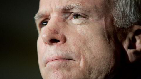 Senator John McCain hylles av alle bortsett fra presidenten. Den tidligere republikanske presidentkandidaten er nå død.