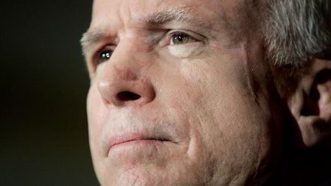 Senator John McCain hylles av alle bortsett fra presidenten. Den tidligere republikanske presidentkandidaten er nå død.