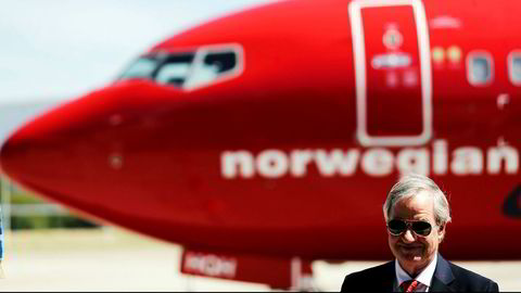 Norwegian-sjef Bjørn Kjos må spare penger og kutter ruter og baser. Flyvninger til og fra Norge rammes i liten grad i denne omgang.