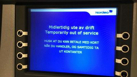 Problemer med en minibank fra Nordea. Bildet er tatt på kjøpesenteret ved Nordeas hovedkontor ved 13-tiden.