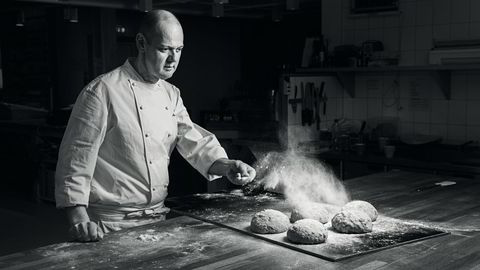 Bedre, best. Da Morten Schakenda åpnet Bakeriet i Lom i 2004 ble han sitert på at han skulle starte «det beste bakeriet i Norge». – Det var ikke det jeg sa. Jeg kom fra det beste bakeriet i Norge, og målet var å lage et bedre