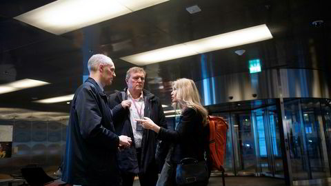 Gründeren Knut Johansen har skapt en ny hit blant investorer. Nå investerer Equinor og Nysnø 120 millioner i Knut Johansens selskap Esmart Systems As. Her er Knut Johansen (i midten) sammen med Siri Kalvig (Nysnø) og Gareth Burns (Equinor).