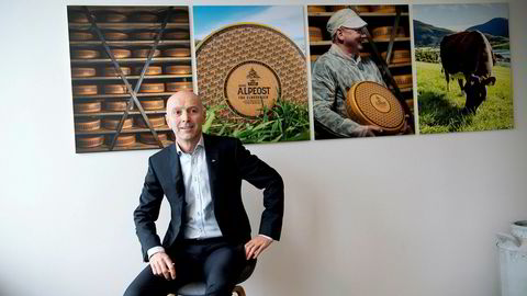 Tines nye konsernsjef Gunnar Hovland har bare så vidt begynt i jobben før det blir tatt nye rasjonaliseringsgrep i det dominerende meierikonsernet.