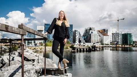 Å holde seg oppdatert «comes with the job», sier kommunikasjonsrådgiver Tina Berggård. Foto: Per Thrana
