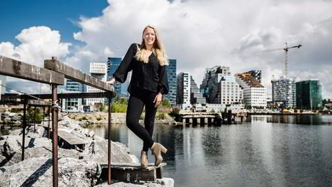 Å holde seg oppdatert «comes with the job», sier kommunikasjonsrådgiver Tina Berggård. Foto: Per Thrana