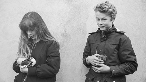 Klassekameratene Amanda Eriksen og Sander Henriksen (begge 14) har startet produksjon av vaktelegg i hagen til Amanda i Lommedalen