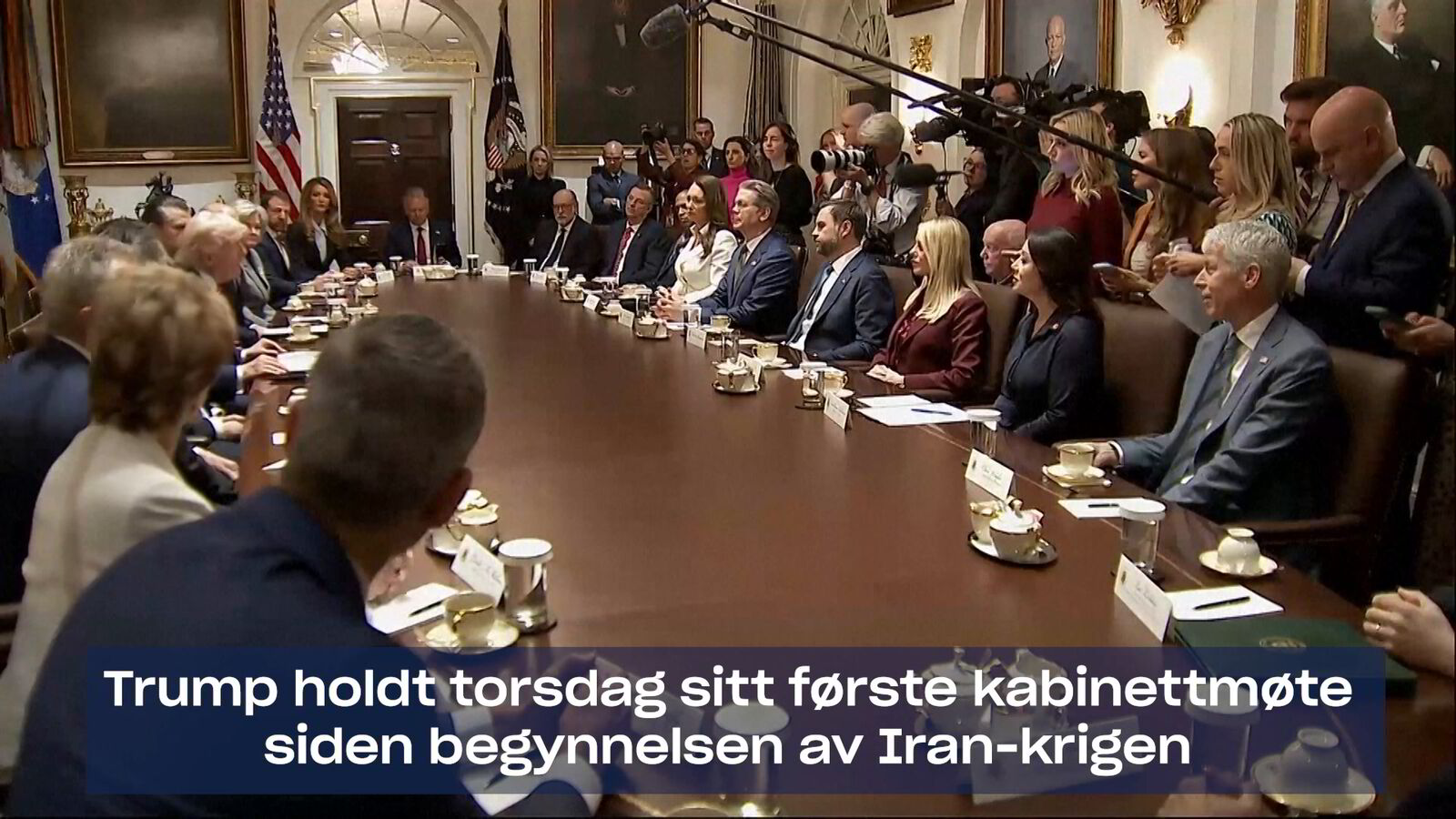Første kabinettmøte etter Iran-krigen: Trump sporet helt av med penneprat