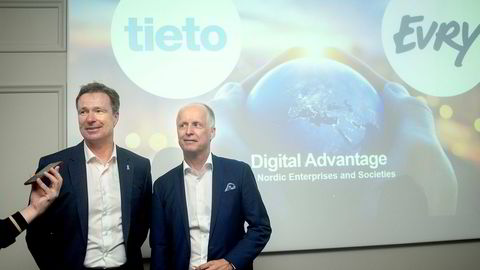 Tirsdag presenterte Evry-sjef Per Hove (til venstre) og Tieto-sjef Kimmo Alkio fusjonsavtalen de to selskapene har blitt enig om.