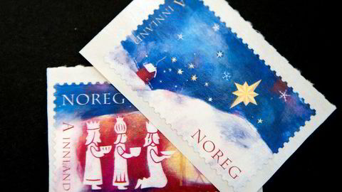 Posten lanserte to nye julefrimerker som var laget av kunstneren Anne Kristin Hagesæther. Foto: Kyrre Lien/SCANPIX
