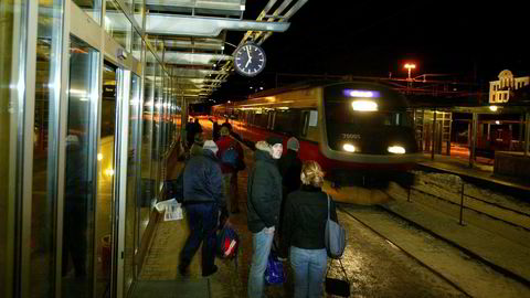 Flere planlagte nye jernbanestasjoner i norske byer kan bli stoppet. Som Tønsberg stasjon på bildet.