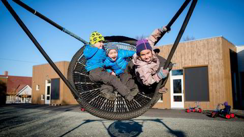 Izak Wangen, Oscar Vik og Natalie Vollstad i full sving i Norlandias nyoppstartede barnehage i Tromsø. Foto: Skjalg Bøhmer Vold