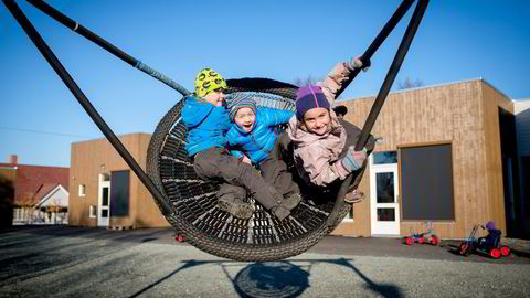 Izak Wangen, Oscar Vik og Natalie Vollstad i full sving i Norlandias nyoppstartede barnehage i Tromsø. Foto: Skjalg Bøhmer Vold
