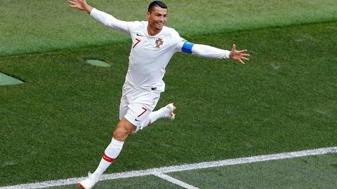 Portugals Cristiano Ronaldo jubler etter å ha scoret det eneste og dermed avgjørende målet i VM-kampen mot Marokko denne uken. Ronaldo er foreløpig toppscorer i VM med fire mål.