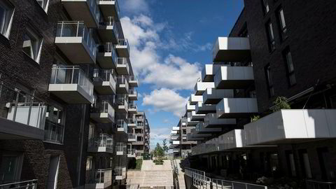 «På landsbasis har prisene i perioden 2011–2016 løftet seg med 30 prosent, og i Oslo, der trykket har vært aller størst, har prisene steget med over 50 prosent», skriver DNs kommentator. Bildet viser boliger på Sørenga i Oslo.