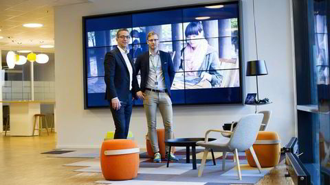 Administrerende direktør Michael Jacobs (47) og trainee Magnus Svorstøl Lie (28) i Microsoft. FOTO: Mikaela Berg