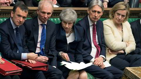 Det har vært hektisk aktivitet og mange avsetmninger om brexit i Underhuset den siste tiden. I midten på bildet Storbritannias statsminister Theresa May under en debatt onsdag.