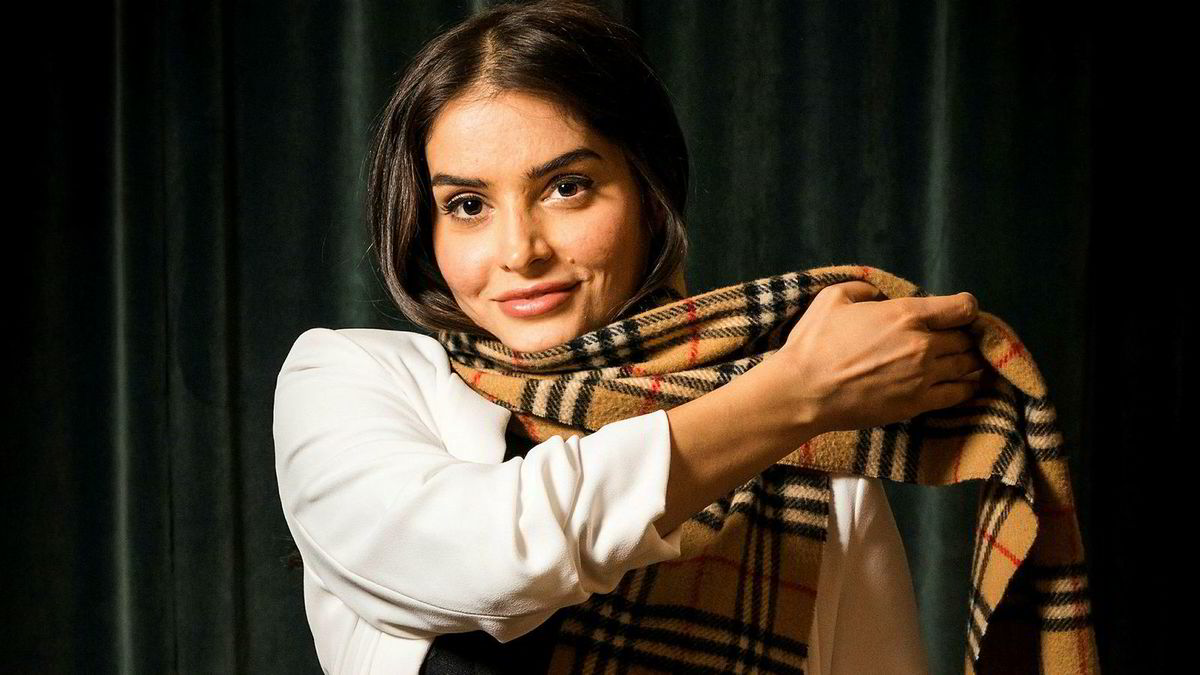 Portrett av bokaktuelle Bahareh Letnes (+) | DN