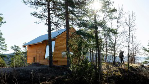 Utsiktstomt. Det vide utsynet mot Drammensfjorden og omkringliggende åser er tomtens åpenbare hovedkvalitet.