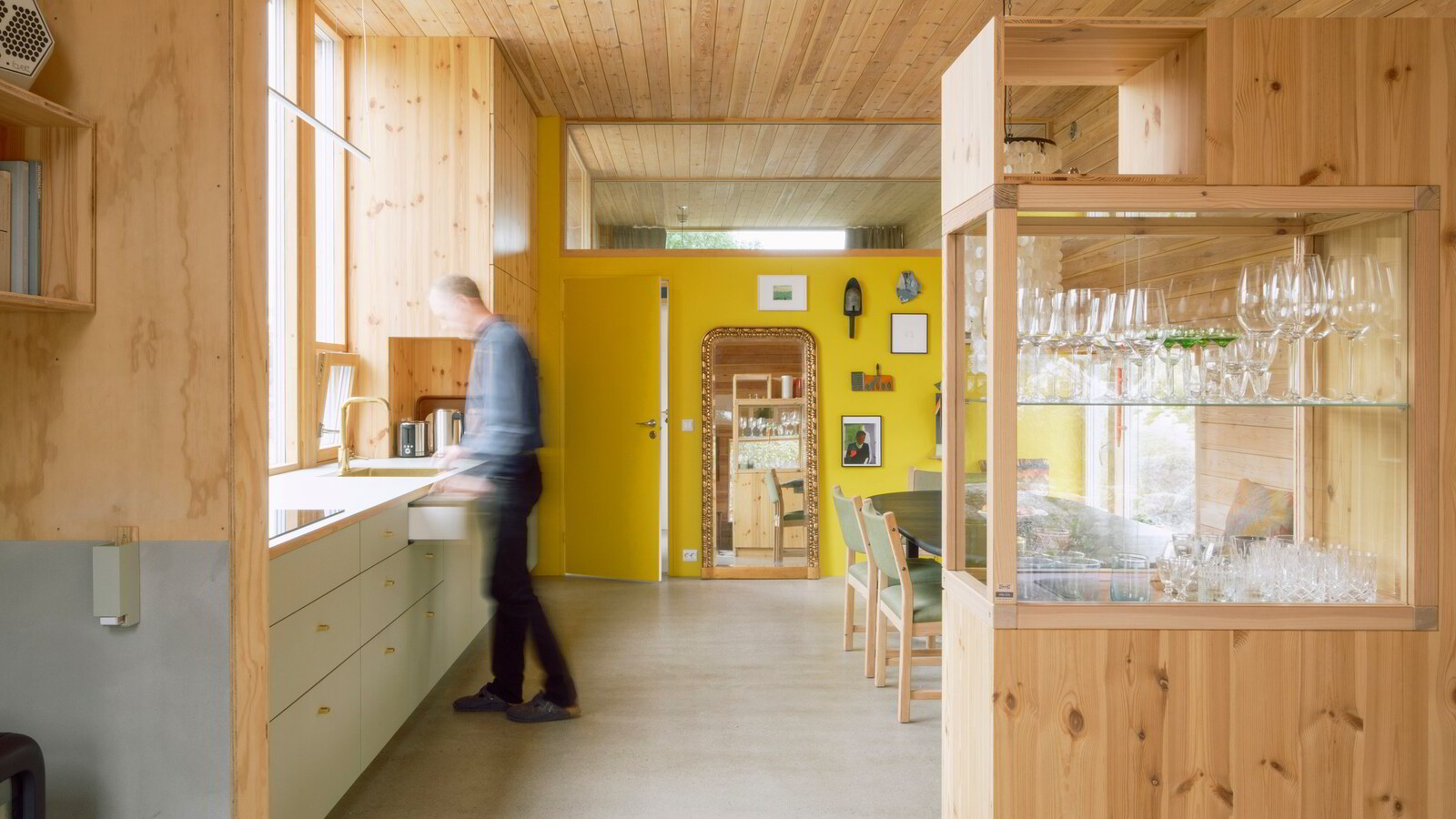 De flyttet hjem fra Berlin – og fikk tegnet et hus som rommer bolig, atelier og galleri
