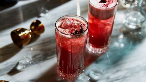 The Fruity Viking er en akevittbasert cocktail som serveres på Andre til høyre. Drinken er komponert av Xuseen Simon-Miskell, en av barsjefene