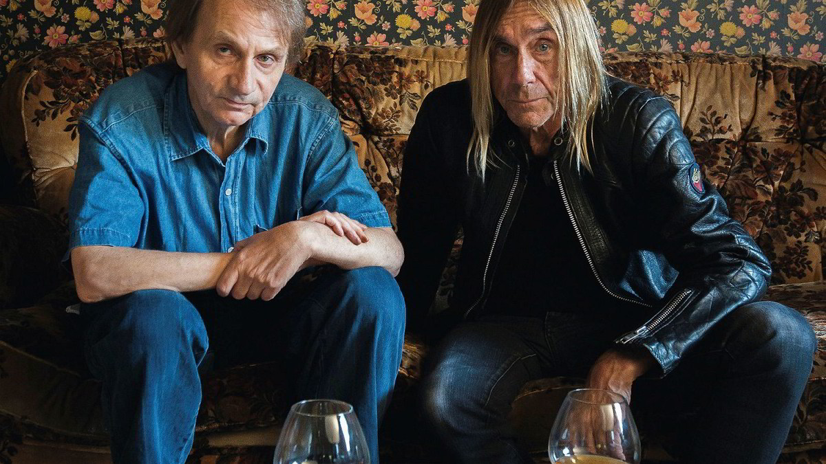 Michel Houellebecq og Iggy Pop møtes i dokumentarfilmen «To Stay Alive: A Method» av Erik Lieshout. (+) | DN