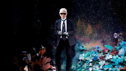 Den tyske moteskaperen Karl Lagerfeld er død, 85 år gammel. Dette bildet er tatt på en motevisning i Paris sommeren 2017.